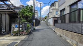 【前面道路含む現地写真】 | 北側道路幅員：約4.5m～4.9m