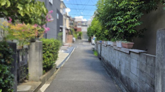 【前面道路含む現地写真】 | 西側道路幅員：約2.3m～2.8m