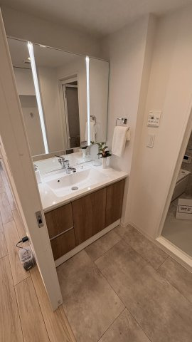 【独立洗面台】 | ★仲介手数料無料★クレストフォルム田町ベイフロントスクエア（角住戸・リノベーション済み.）.