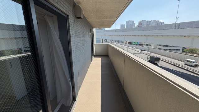 ★仲介手数料無料★クレストフォルム田町ベイフロントスクエア（売主様の都合により売り急いでおりますのでご相談できます）のバルコニー