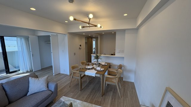 【居間・リビング】 | ★仲介手数料無料★クレストフォルム田町ベイフロントスクエア（角住戸・リノベーション済み.）.