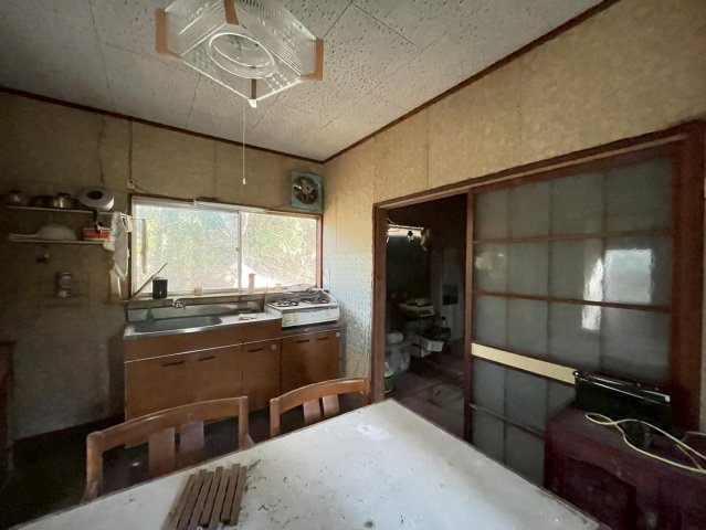 勝浦市串浜　中古戸建のダイニング