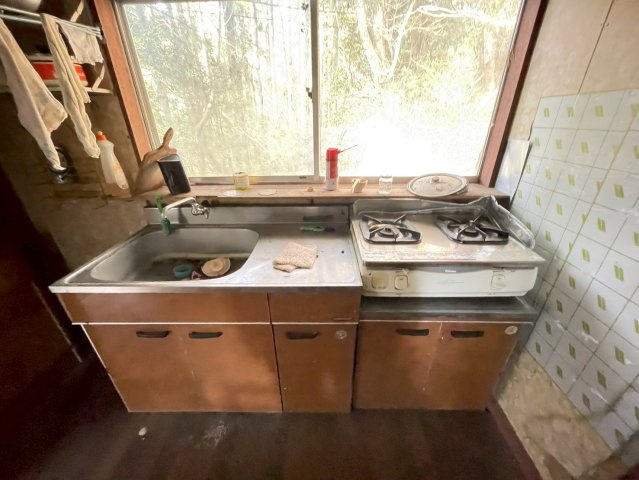 勝浦市串浜　中古戸建のキッチン