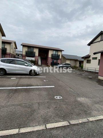 ラヴィーヌの駐車場