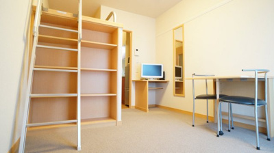 【居間・リビング】 | レオパレスグリーングラスⅡ | お部屋によりテレビが異なる場合があります。