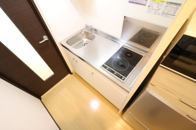 【キッチン】 | レオネクストクレシェンド藤 | お掃除らくらく2口コンロ付（手前のみⅠＨ専用）ワイドキッチン