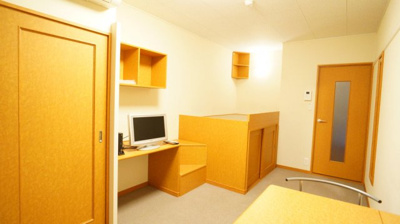 【居間・リビング】 | レオパレス駒場 | お部屋によりテレビが異なる場合があります。