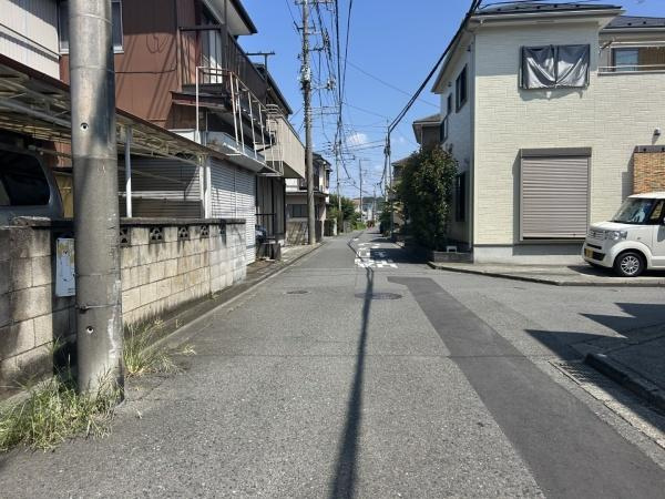 【前面道路含む現地写真】 | 車通りの少ない閑静な住宅地です。