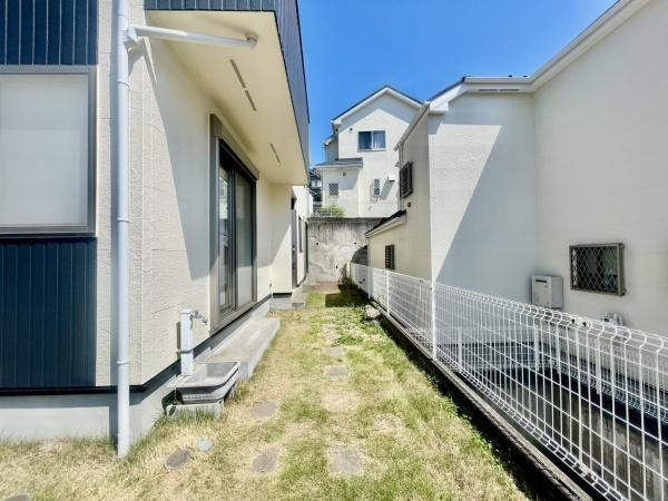 横浜市港南区日野中央１丁目の中古一戸建の前面道路含む現地写真|陽当りの良さ、住環境を現地にてご確認下さい！
周辺環境も合わせてご案内させて頂きます！