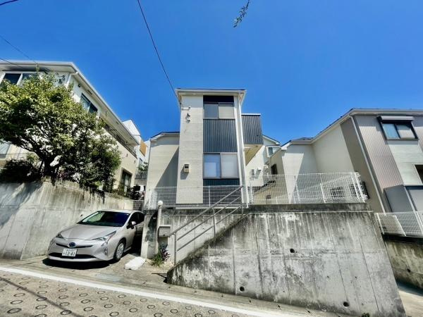 横浜市港南区日野中央１丁目の中古一戸建の前面道路含む現地写真|周辺環境も合わせてご案内させて頂きます！
お気軽にお問い合わせ下さい！