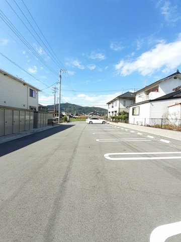 ジャンティ　Ｂの駐車場|駐車場完備です