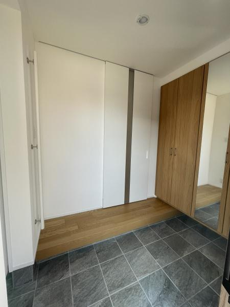 出雲市斐川町上荘原　中古戸建の玄関