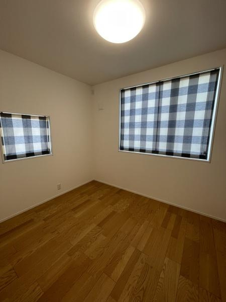 出雲市斐川町上荘原　中古戸建の洋室