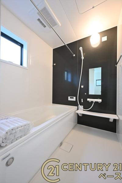 リーブルガーデン北郡山町 ２号棟 ／新築一戸建の浴室|■現地撮影写真■浴室暖房乾燥機を完備！ゆったりした浴槽での入浴は疲れも癒してくれます！