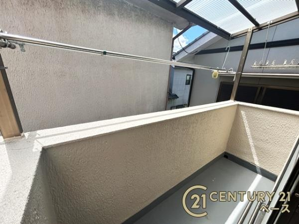 桜井市東新堂　一戸建のバルコニー|日当たりのよい南向きバルコニー！洗濯物もよく乾きます！