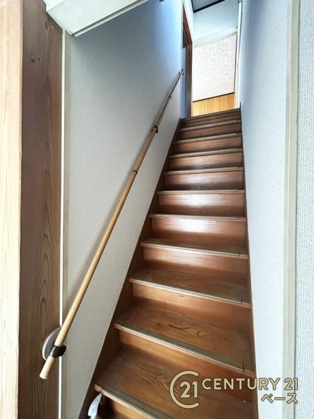 桜井市東新堂　一戸建の内装|こちらは階段になっております。

