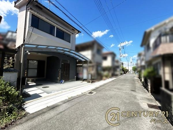 桜井市東新堂　一戸建の前面道路含む現地写真|イオンモールなど商業施設が徒歩圏内に近接しています。