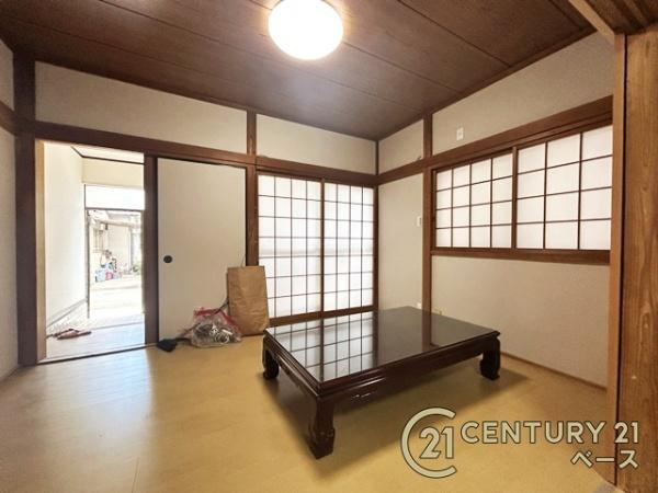 桜井市東新堂　一戸建の居間・リビング|開放的で明るい空間のリビングです！