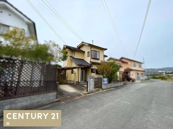 紀の川市長田中　中古戸建の前面道路含む現地写真