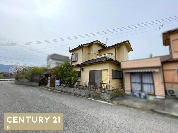 紀の川市長田中　中古戸建の前面道路含む現地写真