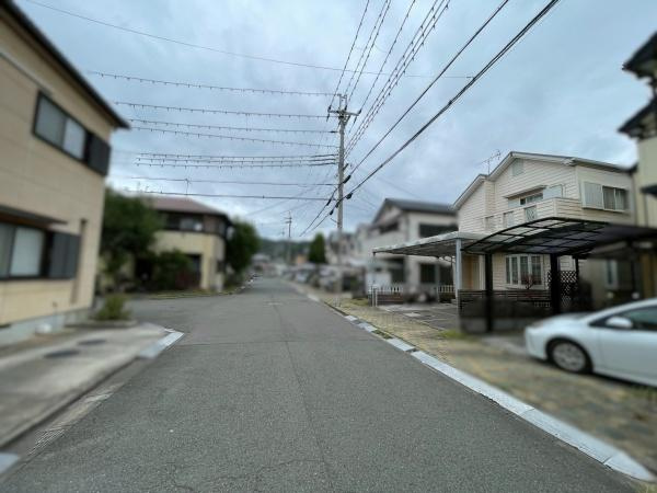 和歌山市西庄　中古戸建の前面道路含む現地写真