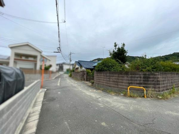 和歌山市直川　中古戸建の前面道路含む現地写真