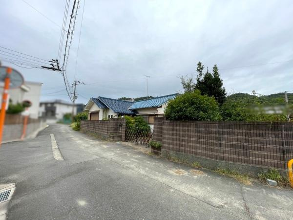 和歌山市直川　中古戸建の前面道路含む現地写真