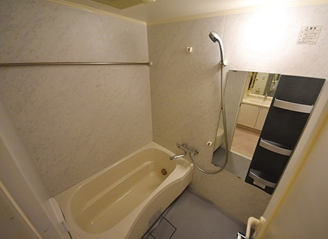 レジディア新川の浴室