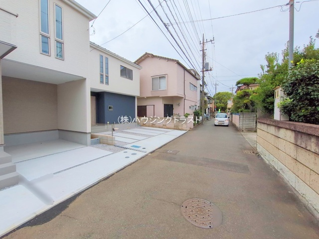 GRAFARE　所沢市けやき台　全2棟　の前面道路含む現地写真