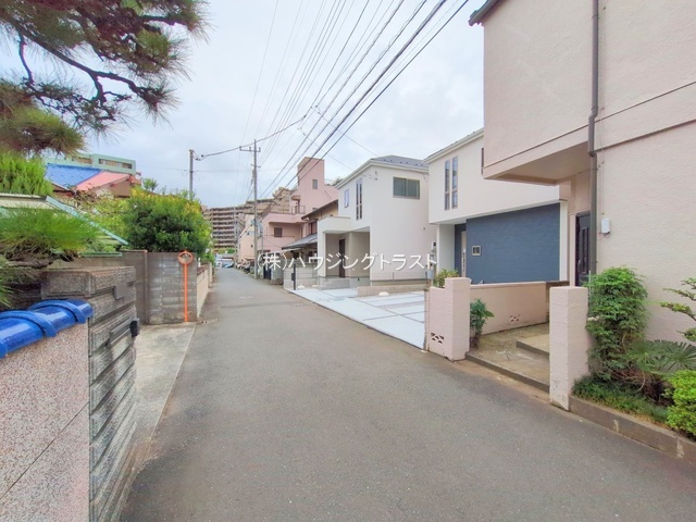 GRAFARE　所沢市けやき台　全2棟　の前面道路含む現地写真