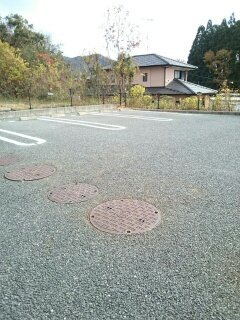 カームリー緑ケ丘の駐車場