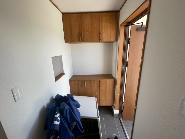 ◆◆うるま市字前原-2号棟（全2邸）の玄関