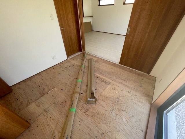 ◆◆うるま市字前原-2号棟（全2邸）の玄関