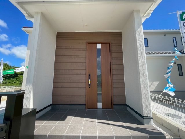 ◆◆うるま市字前原-2号棟（全2邸）の玄関