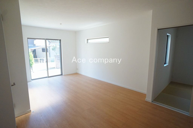 【居間・リビング】 | 八尾市東町1丁目 | 【LDK：ゆったり約17.5帖】