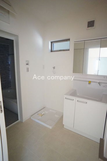 【ランドリースペース】 | 八尾市東町1丁目 | 【1階の洗面・脱衣室】