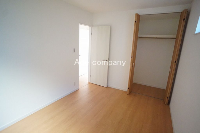 【子供部屋】 | 八尾市東町1丁目 | 【2階：北側洋室6帖】クローゼット完備です♪