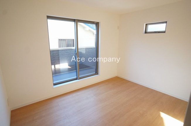 【子供部屋】 | 八尾市東町1丁目 | 【2階：南側洋室6帖】南側のバルコニーに面したお部屋です☆