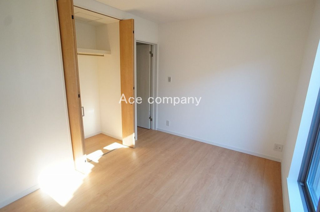 【子供部屋】 | 八尾市東町1丁目 | 【2階：南側洋室6帖】クローゼット完備です♪