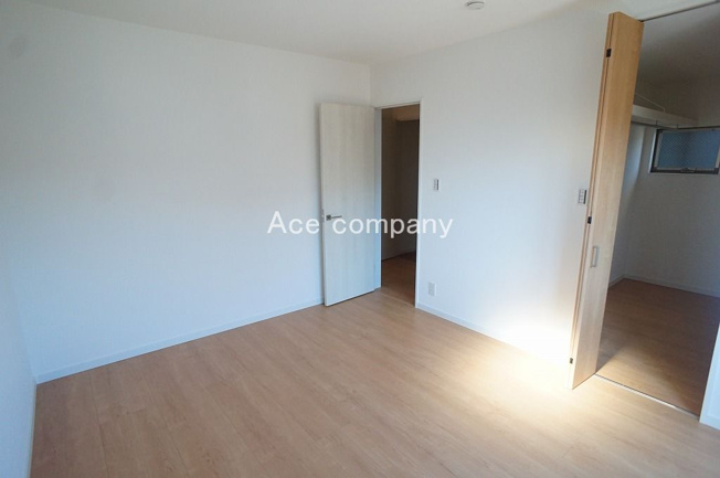 【寝室】 | 八尾市東町1丁目 | 【2階：洋室7帖】広いウォークインクローゼット完備です！