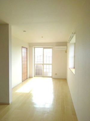 【居間・リビング】 | メゾンサンパティーク　Ａ | ゆったりとしたリビングです