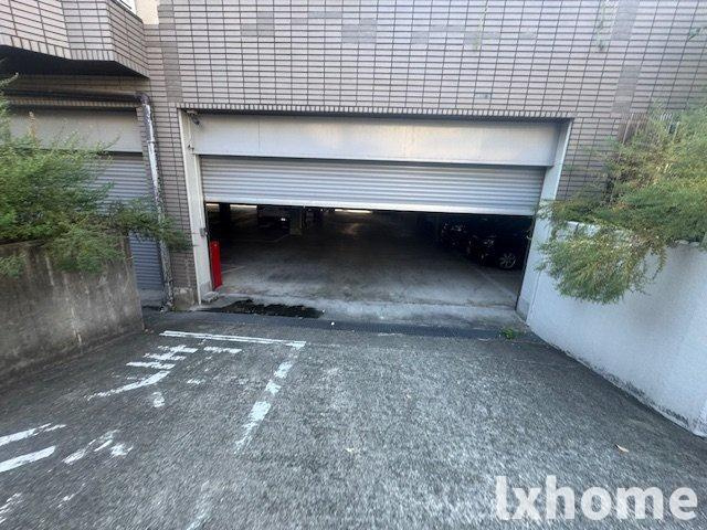 マンションコメットの駐車場
