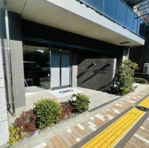 ルブリカント アラカワ ベースのエントランス