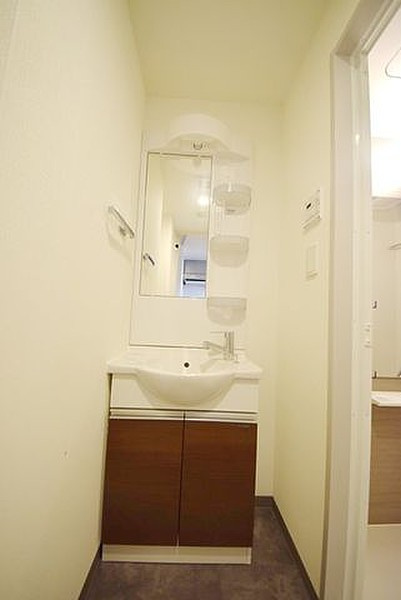 ルブリカント アラカワ ベースの独立洗面台