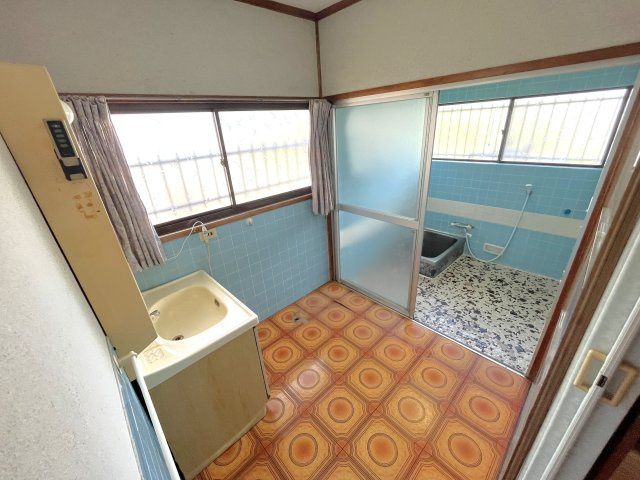 大黒町貸家の洗面所