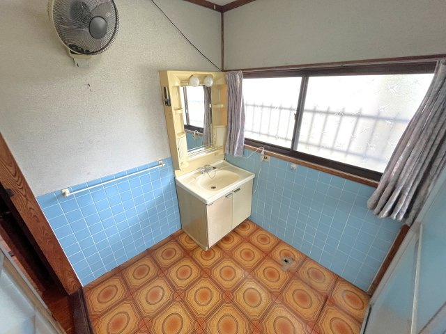 大黒町貸家の独立洗面台