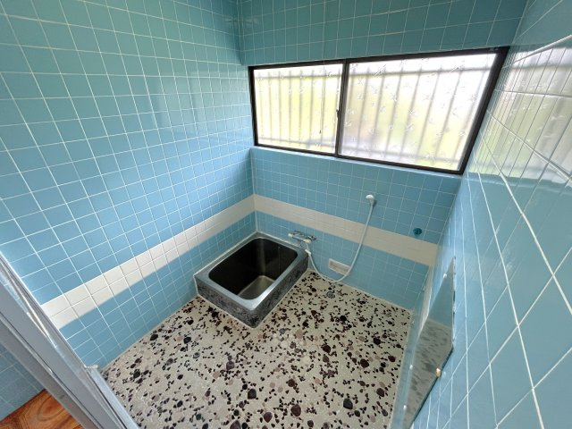 大黒町貸家の浴室