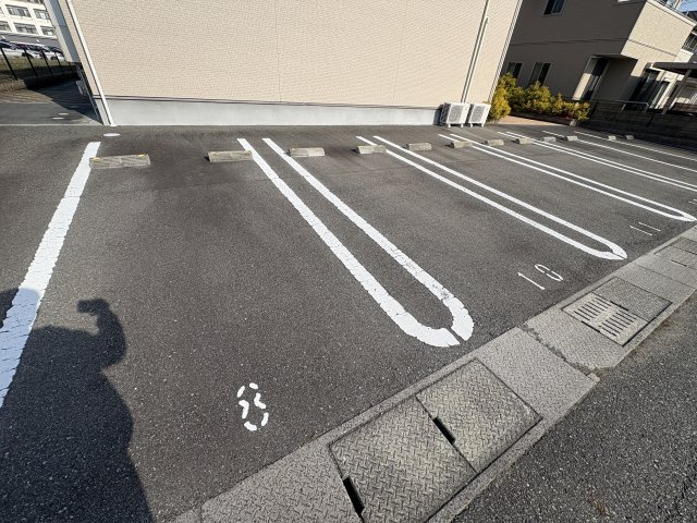 シャルマンの駐車場