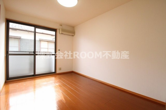 Yurieの居間・リビング|こちらのリビングで趣味の時間をお楽しみください