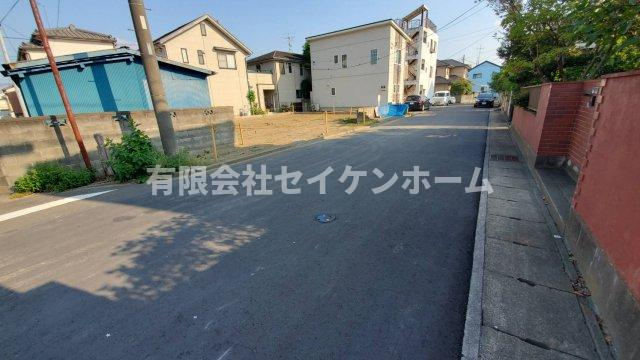 熊谷市銀座4丁目　売地（建築条件無し）の前面道路含む現地写真